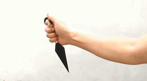 把吃剩的冰棍木棒做成飞镖、匕首，夏天过完兵器库都有了