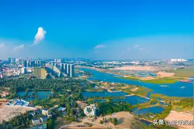 5万元能买一套房子的沿海城市，街道上十分冷清，建有一个机场图片