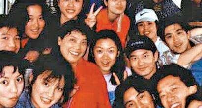 “小燕子”赵薇的情史：四个男朋友和一个老公，她要的生活很简单