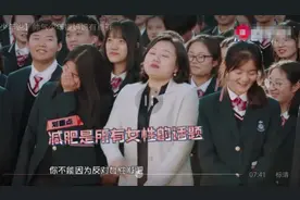 直男儿子调侃妈妈微胖，减肥三分钟热度，妈妈一句话，少年惨败图片