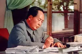 毛主席一天能抽三盒烟，因蒋介石而主动戒烟，背后原因令人泪目图片