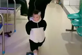 “超霸气萌娃”火了，医院输液还要带病“视察工作”，领导范十足图片