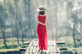 故事：暗恋男神交女友，让我当助攻，三个月后我却收到他钻戒求婚图片