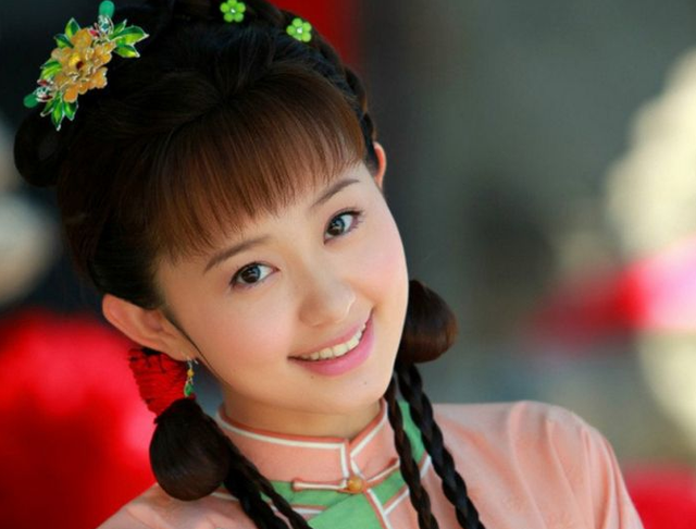 虽然新版的《还珠格格》不被观众喜欢,但是在剧中饰演金锁的孙耀琦却