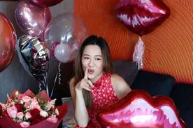 恭喜！32岁TVB最上镜港姐宣布怀孕，身穿红色连身裙孕味浓图片