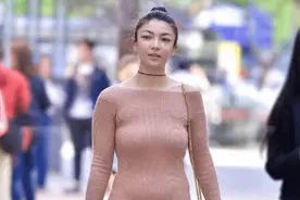 连衣裙虽好，但你这肚脐是外翻了吗？图片