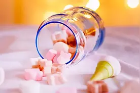 刷屏了几天的 "凡尔赛文学"，原来用英语一个词就可以表达图片