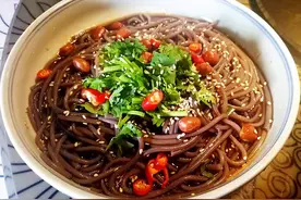 酸辣蕨根粉的做法图片