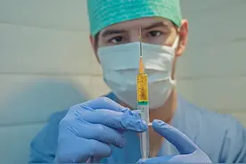 专访牛津教授陈铮鸣：不赞成新冠疫苗提前接种，一二期临床试验完成不代表绝对安全图片