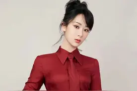 杨紫新照如硅胶人，下巴尖脸巨长说话都费力，网友担心她没法演戏图片
