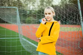 女生运动后出汗衣服湿透怎样避免尴尬图片