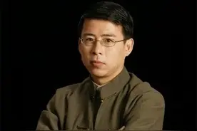 从央视名嘴到公知，一条动态毁了一辈子事业，阿丘近况有点活该图片