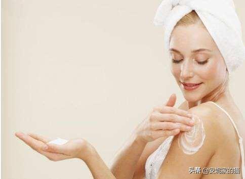 脸上皮肤呈鸡皮