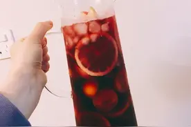 教你在家制作水果鸡尾酒，冰凉爽口，这个夏天有福了，聚会必备图片