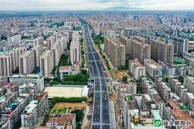 【2021年重点项目全接触】黄河路高架桥24日凌晨开放试通车 开车5分钟内可跨越四个路口图片