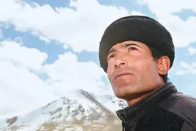 花儿为什么这样红——追记“时代楷模”拉齐尼·巴依卡图片