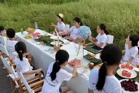 让孩子打暑假工，就是有效的社会毒打？图片