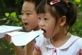 为什么纸飞机放飞前，要哈一口气？视频封面