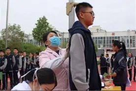 爹妈并不高，儿子13岁身高一米八，只因智慧妈妈懂得科学喂养图片