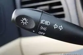 开启转向灯被扣1分罚300元？交警：“3秒转向灯”新规了解下？图片