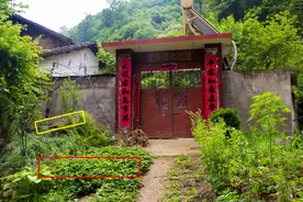 独栋带院，秦岭这些无人居住的老房子，虽破旧了点，但真是舒服呀图片