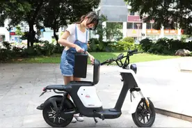 有电用不到，没电蹬不动，为啥还不顾电动车主反对，强制安装脚蹬图片