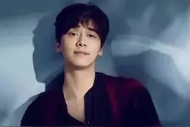 李易峰的坎坷人生，3任绯闻女友各奔东西，如今34岁却依旧单身图片