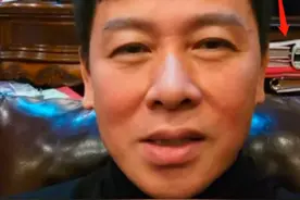 57岁胡亚捷罕晒近况，脸圆发福却帅气依旧，结婚29年儿俊妻美图片