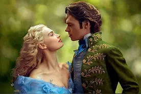 《灰姑娘》的变装礼服：穿上裙子要45分钟，上厕所只能用盆图片