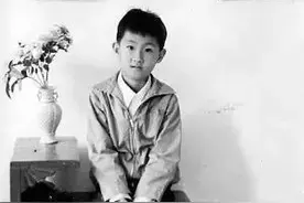 马化腾幼时是天文迷，大佬的童年，难怪微信的启动页是这样的图片