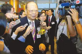 广东梅州“领带大王”，身家20亿，竟能与赌王何鸿燊平起平坐？图片