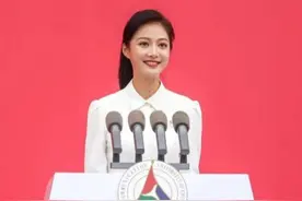中国传媒大学校花冯琳，因“领诵”走红，大四实习却无缘央视图片