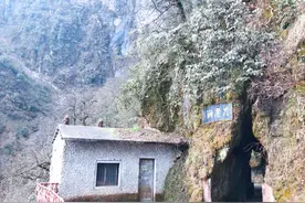 峨眉山九老洞，传闻内有三道“死关”，很多人进去后再也没出来图片