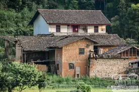 赣州五龙村的老屋，兴国大山里的赣南乡村景象，农村人熟悉的故乡图片