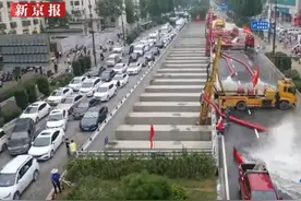 郑州京广隧道抽排水现场：5台“龙吸水”一字排开，每小时3000方的最高流量全速作业图片