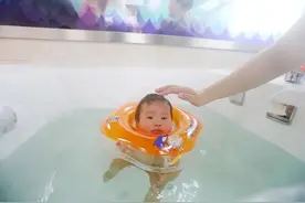 又有婴儿溺水身亡！关于婴儿游泳，医生提醒你要注意这些图片