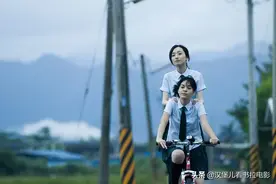 女版《盛夏光年》，日本交换生爱上CD店忧郁男，谁知忧郁男偷爱他图片