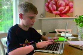 澳大利亚开学成购物季，孩子上学成本几何？图片