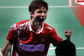 2-1！石宇奇迎来爆发，疯狂杀球打趴桃田，连得10分大逆转，刺激图片