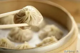 韩国美女来中国，饥饿难忍，咬牙买一份小笼包图片