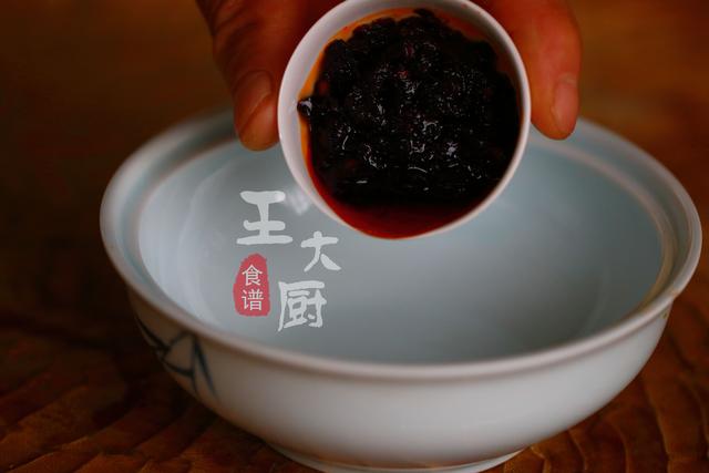 鸡爪可以这样做，豉汁蒸鸡爪，简单省事又好吃，用来下酒很不错