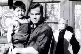 法国外交官爱上中国戏子，两人生下1儿子，18年后才知对方是男人图片