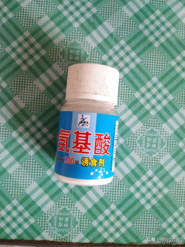 自己做的窝料诱鱼效果不错，野外钓鱼时总能比别人钓的多