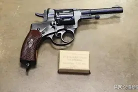 东北老哥耕地捡枪拍抖音，3小时后警察上门：查水表！丨轻武专栏图片