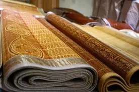 凉席没洗对，当心红疹找上门！擦洗晾晒，除螨最彻底是这1种图片