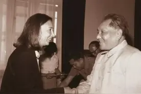 1980年，记者问邓小平：毛主席纪念堂是否将要拆掉？他如何回答图片