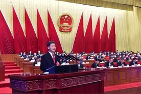 #山东高院工作报告#张甲天：各位代表，过去的一年，全省法院各项工作取得了新的成绩，保持了良好发展态势图片