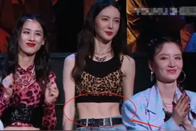 金晨节目穿露脐装跳街舞，截图放大三倍，这腹肌我没眼花吧？图片