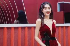 和肖战走得近、和杨洋聚餐，《陈情令》的师姐怎么总跟男演员玩？图片