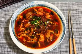 麻辣水煮肉片，川菜中的灵魂角色，肉质嫩滑鲜香，做法简单上手图片